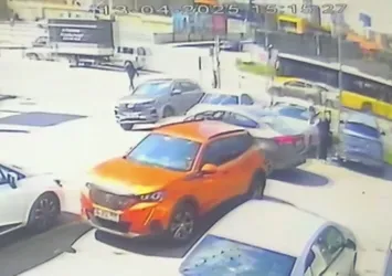 Ataşehir'de motosiklet yayaya çarptı!
