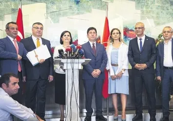 CHP’de kurultay komedisi