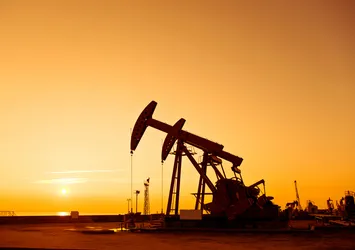 OPEC, petrol üretimini kısma kararı aldı