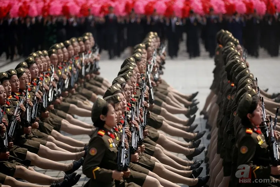 Kuzey Kore ilk defa balistik füzelerini gösterdi 22