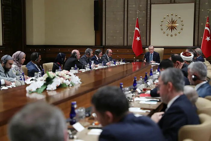 baskan-erdogan-abd-ve-kanadali-musluman-kanaat-onderlerini-agirladi-1653514459768.jpg Başkan Erdoğan, ABD ve Kanadalı Müslüman kanaat önderlerini ağırladı - 3