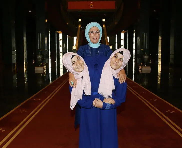 Başkan Erdoğan ve eşi Emine Erdoğan, siyam ikizlerini kabul etti