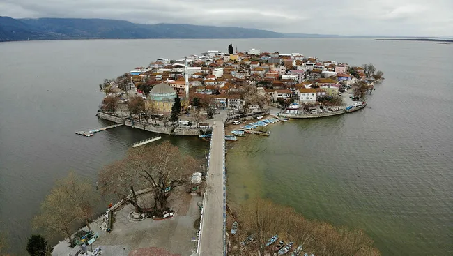 Bursa'nın Venedik'i Gölyazı yeniden ada oldu! Tarihi köy güzelliğiyle hayran bıraktı - 1