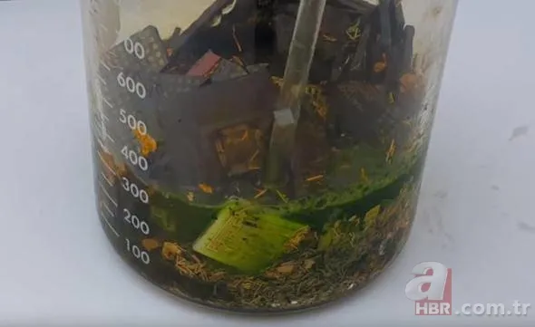 Eski bilgisayar parçalarından altın çıkardı! 20