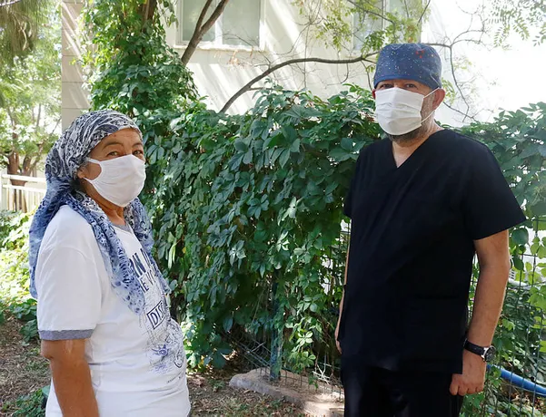 Antalya’da öksürük şikayeti olan kadının sinüslerinden 11 kurtçuk çıktı - 1