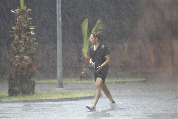 Meteoroloji ve AFAD'dan peş peşe uyarılar! İstanbul'da sağanak etkili oluyor | Bugün hava nasıl olacak? Turuncu ve sarı kodlu uyarılar - 11