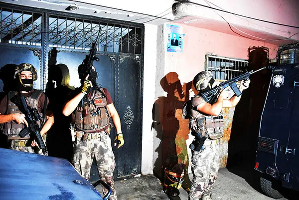 Adana'da polise yönelik saldırı önlendi: 7 gözaltı - 1