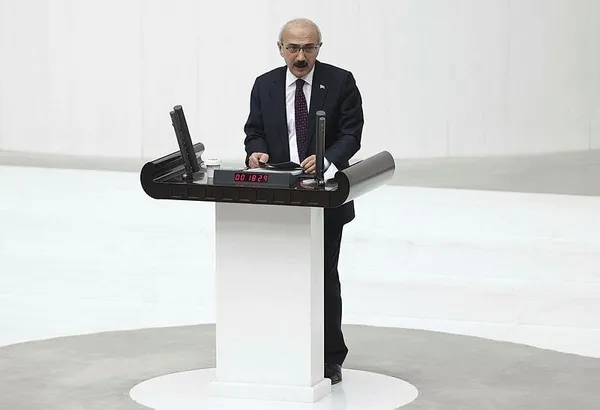 son-dakika-hazine-ve-maliye-bakani-lutfi-elvan-kaliteli-bir-buyumeyle-istihdami-artirmayi-amacliyoruz-1607545778084.jpeg Hazine ve Maliye Bakanı Lütfi Elvan açıkladı: Bankacılık sektörümüz 3.3 milyar dolar artıdadır - 1