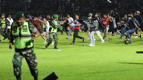 Endonezya'daki futbol faciası! FIFA olaya el koydu! Flaş karar - 1