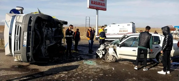 1705744775362.jpeg Niğde'de feci kaza! Kamyonet ile otomobil birbirine girdi: 1 ölü 5 yaralı - 1