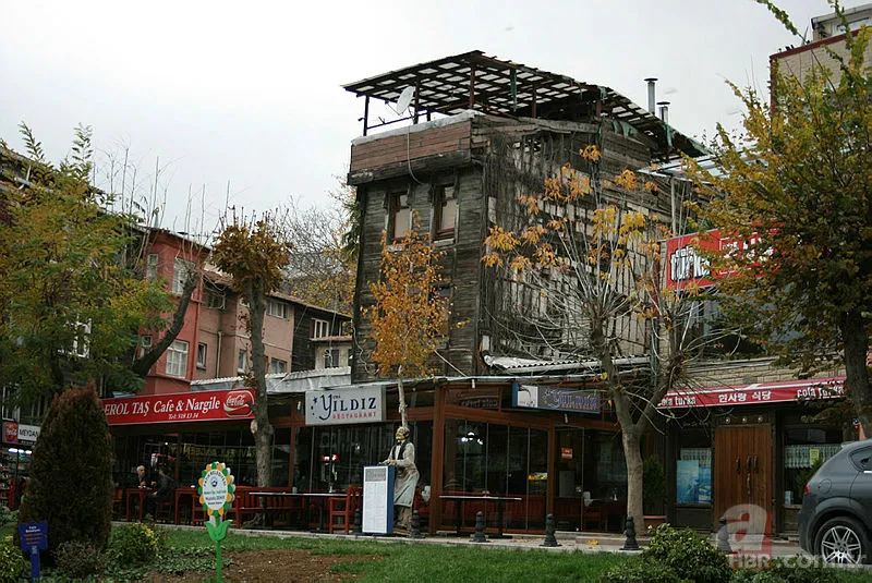 İBB Erol Taş’ın mirasına sahip çıkmadı! Yeşilçam’ın efsane kötü adamı Erol Taş’ın kahvehanesi harabeye döndü 5