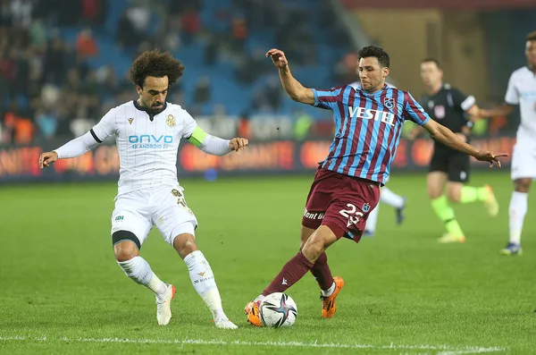 trabzonspor-sampiyonluga-yuruyor-trabzonspor-1-0-yeni-malatyaspor-mac-sonucu-ozet-1641581906360.jpg Trabzonspor şampiyonluğa yürüyor! Trabzonspor 1-0 Yeni Malatyaspor (MAÇ SONUCU-ÖZET) - 1