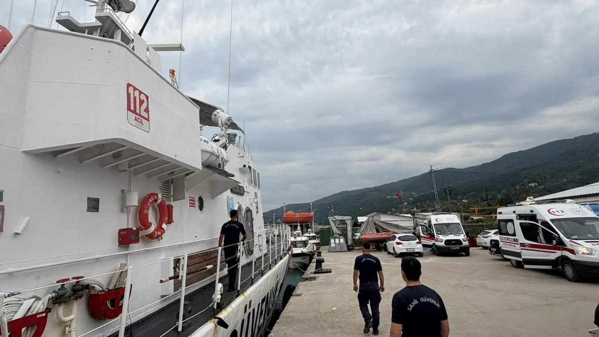 Kastamonu açıklarında gemi su aldı: 13 mürettebat kurtarıldı