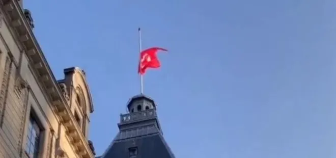 Hollanda’dan destek: Rotterdam Belediye binasına Türk bayrağı asıldı