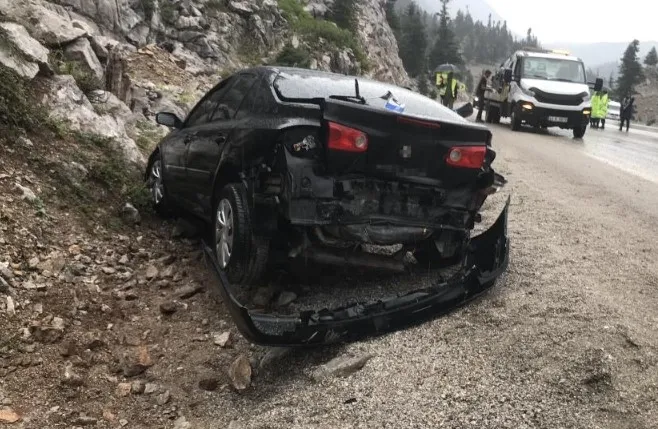 antalyada-korkunc-kaza-araclar-birbirine-girdi-yaralilar-var-1725565203139.jpg Antalya'da peşe peşe kazalar! Araçlar birbirine girdi: Yaralılar var - 1