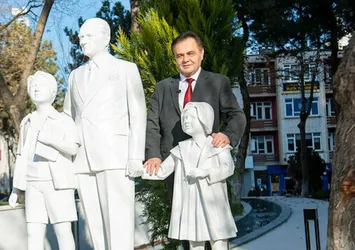 Son dakika | CHP'li Bilecik Belediyesi'nde gündem hala heykel: Boyutları birebir yapılmıştır