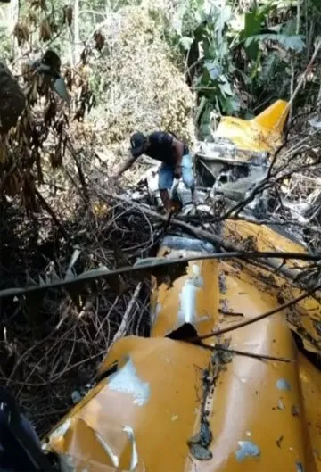 Düşen uçağı ormanın içinde buldular!
