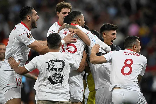 sevilla-roma-uefa-avrupa-ligi-final-macinda-karsi-karsiya-iste-ilk-11ler-1685571553811.jpg Sevilla Kupası! Roma'yı deviren Sevilla 7. kez UEFA Avrupa Ligi şampiyonu... - 1