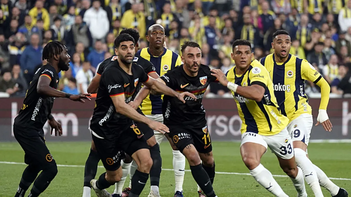 Fenerbahçe Kadıköy'de uzatmalarda yıkıldı!