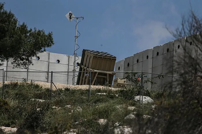 Terör devleti İsrail’in Demir Kubbe sistemi görüntülendi! Gazze Şeridi yakınlarında hazır şekilde bekletiliyor