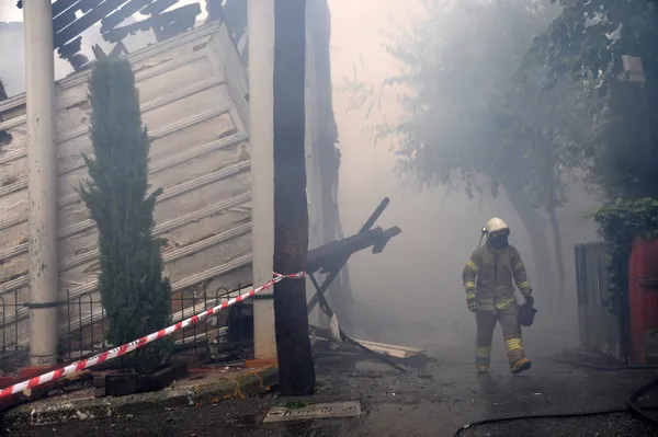 Vaniköy Camisi'ndeki yangına ilişkin soruşturma: Şüpheli bir durum tespit edilmesi halinde... - 3