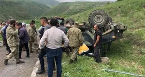 Ardahan’da askeri araç devrildi!