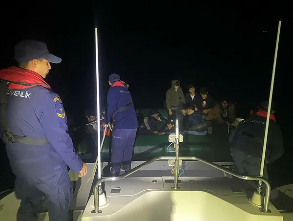 İzmir'de 103 kaçak göçmen yakalandı - 3
