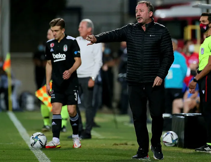 Beşiktaş’ın Ajax maçı kamp kadrosu belli oldu! Sergen Yalçın seçimini yaptı