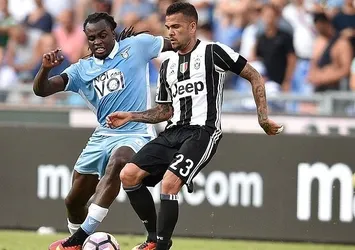 Alves, Barcelona yöneticilerini suçladı