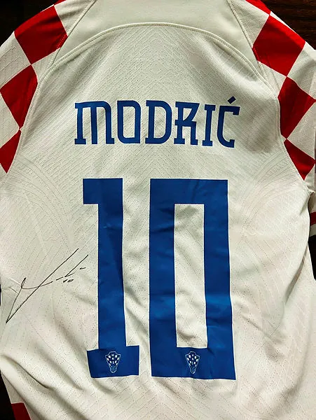 Hırvat yıldız Modric depremzedeleri unutmadı! - 1