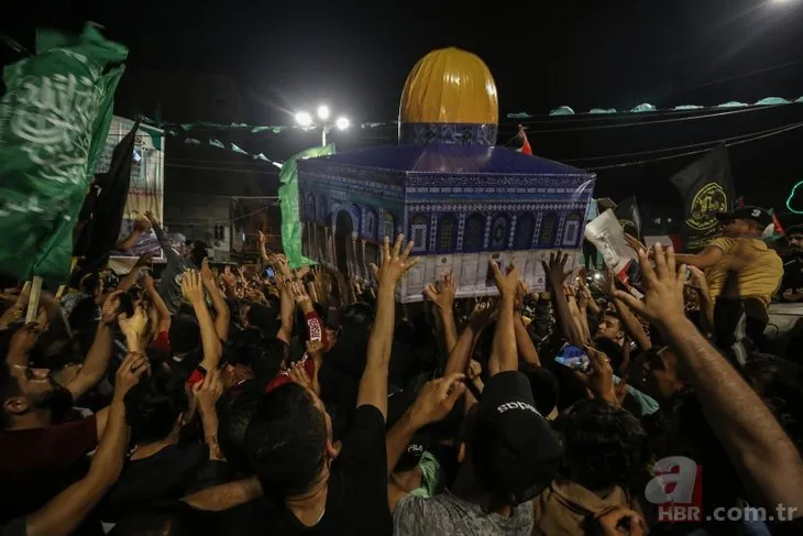 Filistinliler ateşkesi kutlamak için Mescid-i Aksa’ya akın etti