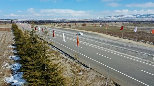 Başkan Erdoğan Afyonkarahisar - Şuhut yolu açtı! 12 dakikaya düşecek | 2023'te bölünmüş yol uzunluğu 30 bin KM'yi bulacak - 4