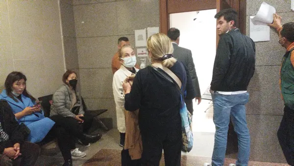 Taksim'de başörtülü kızlara ağır hakaret eden 78 yaşındaki Emel C. mahkemede geri adım attı - 5