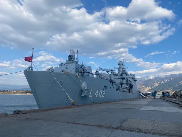 Dev yüzer hastane milletin hizmetinde!