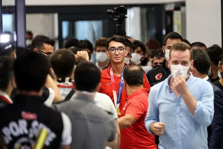 Tokyo’da tarih yazan Mete Gazoz İstanbul’da! Böyle karşılandı