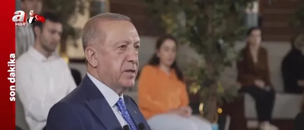 son-dakika-baskan-recep-tayyip-erdogan-millet-kutuphanesinde-genclerle-bulustu-1652952389013.jpeg Son dakika: Başkan Recep Tayyip Erdoğan Millet Kütüphanesi'nde gençlerle buluştu - 3