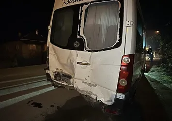 Düzce'de işçi servisi ile otomobil çarpıştı! 8 yaralı
