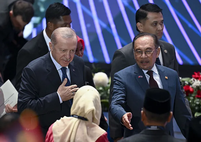 malezya-basbakani-ibrahimden-baskan-erdogana-ovgu-sinirlarin-otesine-gecen-bir-lidersiniz-1739190652263.jpg Fotoğraf: AA