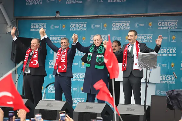 baskan-erdogandan-kiliste-onemli-aciklamalar-chpye-balya-balya-para-ayari-kule-yapmak-disinda-bir-icraatlari-y-1711040714773.jpg Başkan Erdoğan'dan Kilis'te önemli açıklamalar! CHP'ye balya balya para ayarı: Kule yapmak dışında bir icraatları yok - 12