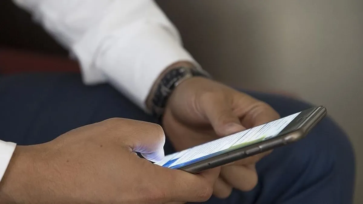 Araştırma: Tuvalette telefonla vakit geçirmek bu hastalığı tetikliyor