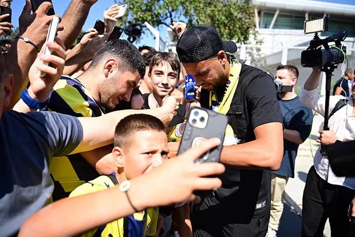fenerbahce-yeni-transferi-en-nesyriyi-kapa-bildirdi-iste-sozlesme-detaylari-ve-bonservisi-1721901839826.jpg Fenerbahçe yeni transferi En Nesyri'yi KAP'a bildirdi! İşte sözleşme detayları ve bonservisi... - 2