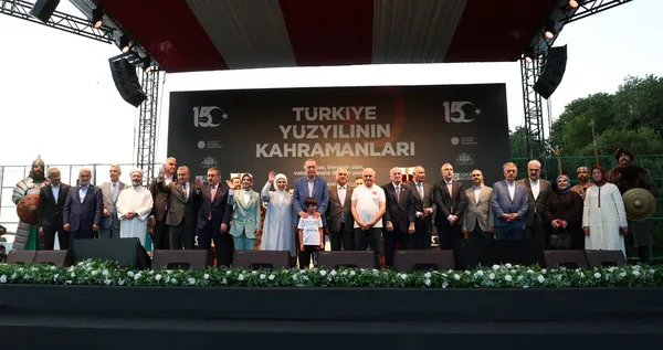 baskan-recep-tayyip-erdogan-mehmet-akif-ersoyun-siiri-ile-acikladi-bu-cephe-asla-sarsilmaz-1689453333125.jpg Başkan Recep Tayyip Erdoğan Mehmet Akif Ersoy'un şiiri ile açıkladı: Bu cephe asla sarsılmaz! - 2