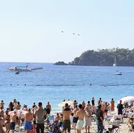 Sahilde heyecanlı anlar! Telefona sarıldılar