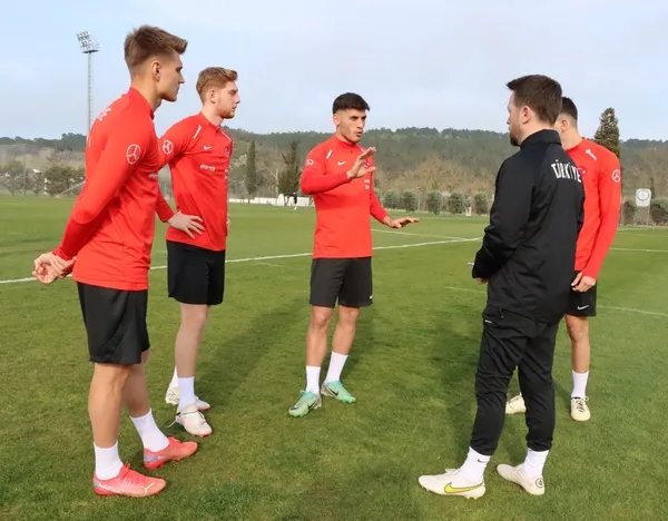 Ümit Milli Futbol Takımı günü çift antrenmanla tamamladı