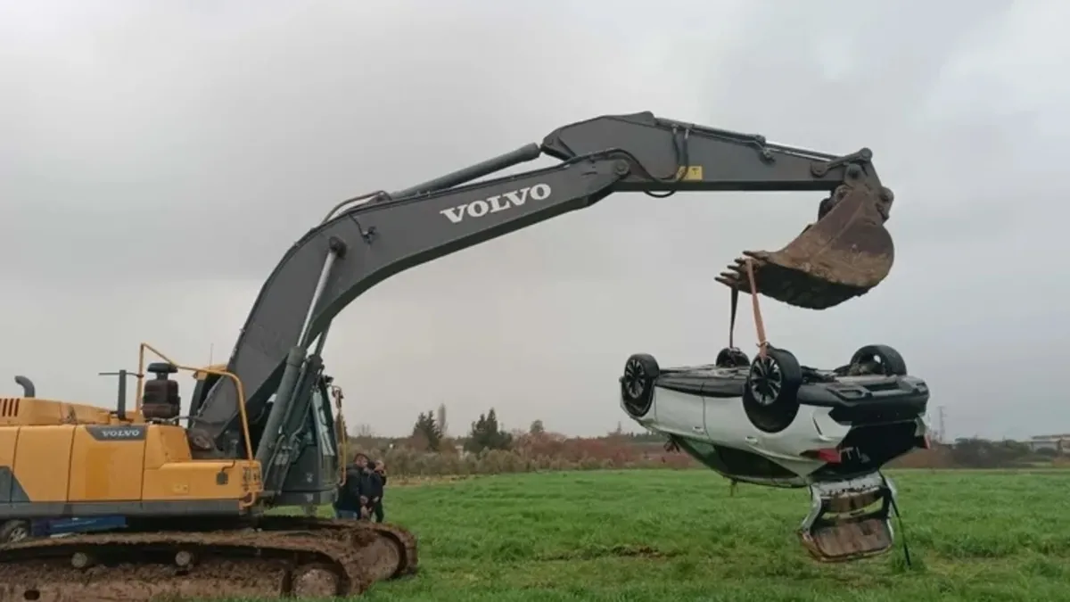 Kızlar boğulurken camdan kaçmışlar! Sel faciasında kan donduran ifade