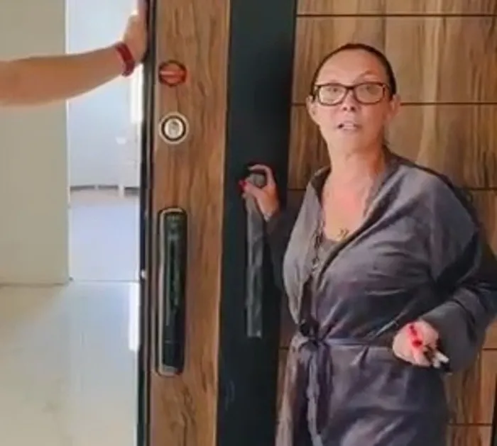 gullunun-olumunde-kahreden-detay-olay-yeri-inceleme-ekipleri-fark-etti-1759035847691.jpeg Güllü'nün yakın zamanda kapısına yeni bir sistem taktırdığı öğrenildi (DHA)