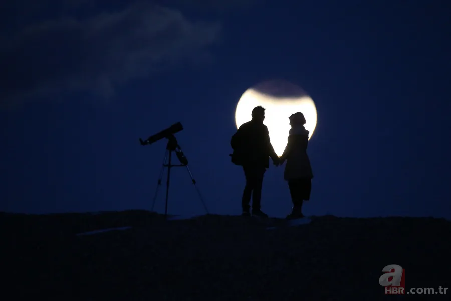 'Süper Kanlı Mavi Ay Tutulması' görsel şölen oluşturdu 24