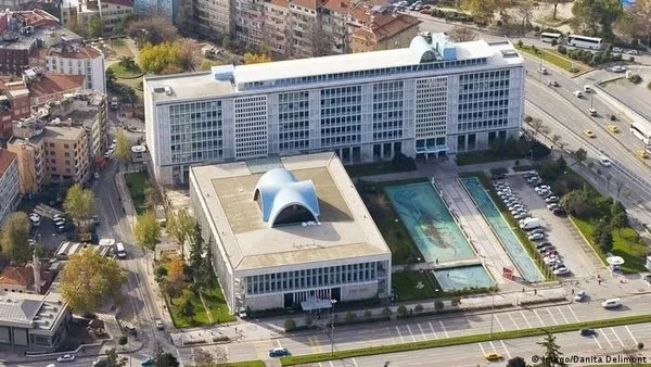 PKK ve DHKP-C’den sonra FETÖ’cüler de İBB’de! Canlı yayında sert tepki: Bu millete yapılan en büyük ihanettir!