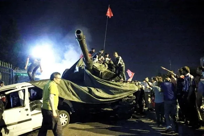 15 Temmuz'a göğsünü siper eden Turkuvaz Medya'dan tarihe geçen direniş! O gece A Haber'de neler yaşandı? İşte zafere giden o mücadele - 7
