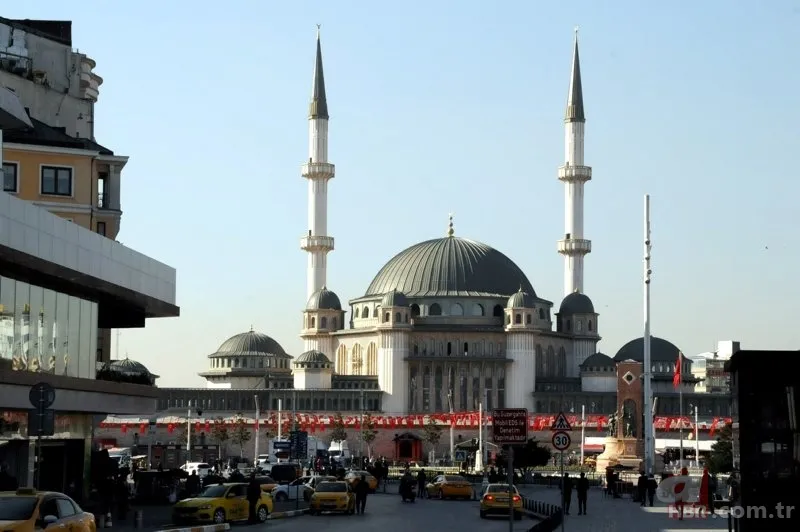Taksim Camii’nde ilk namaz bugün kılındı! Başkan Erdoğan 27 yıl önce yerini böyle göstermişti 22